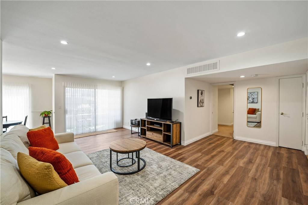 Sherman Oaks, CA 91403,4647 Willis AVE #217