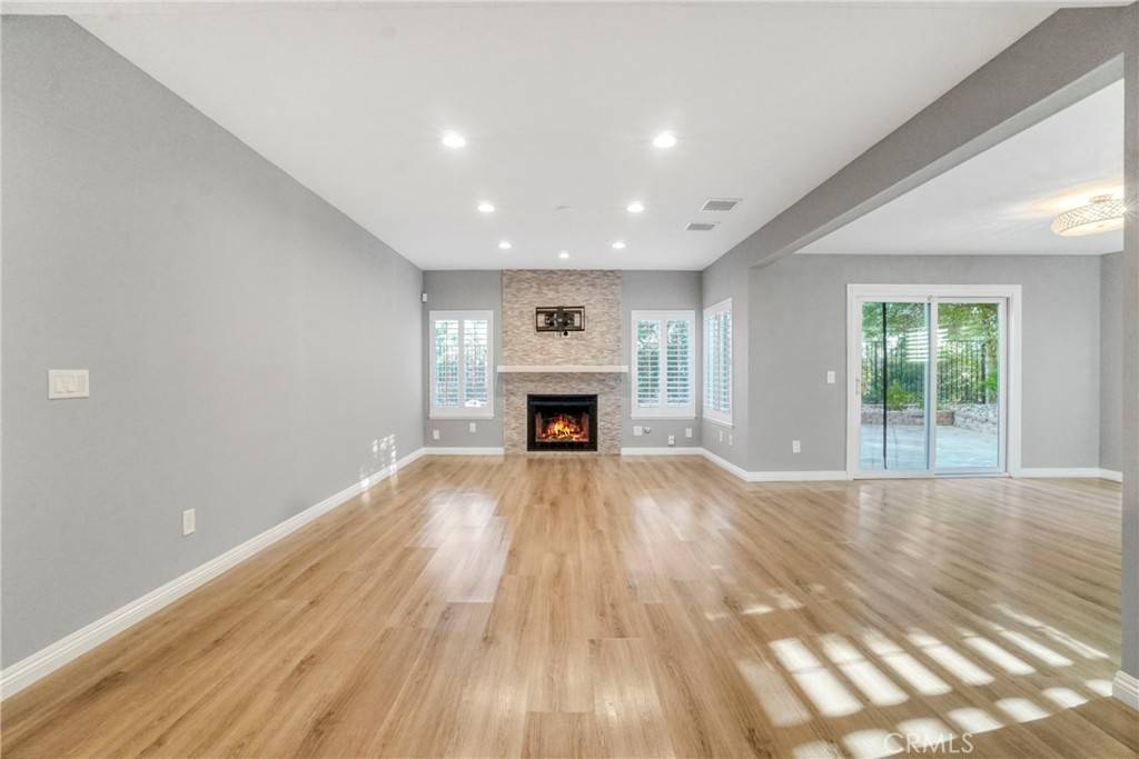 Valencia, CA 91355,25906 Bellis DR