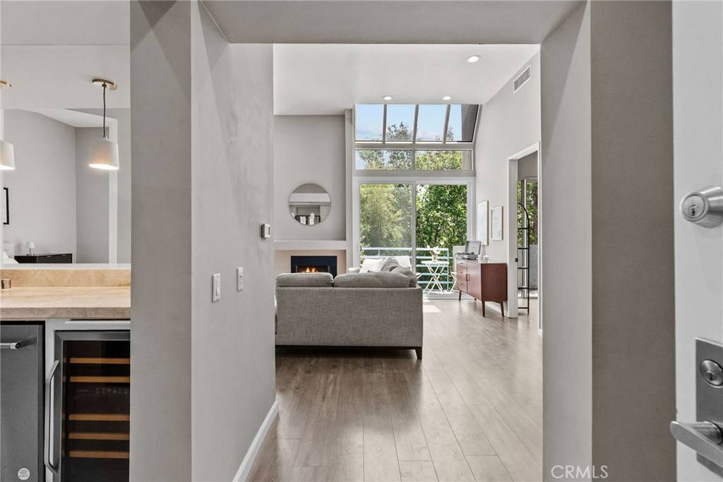 Encino, CA 91316,5151 Balboa BLVD #303