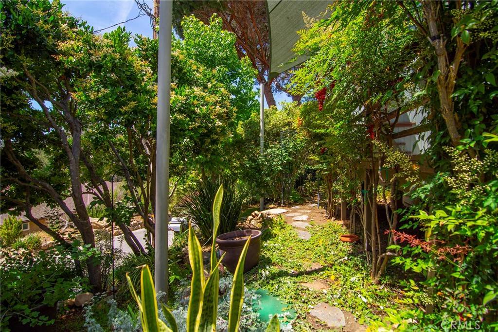 Calabasas, CA 91302,828 Wonder View DR