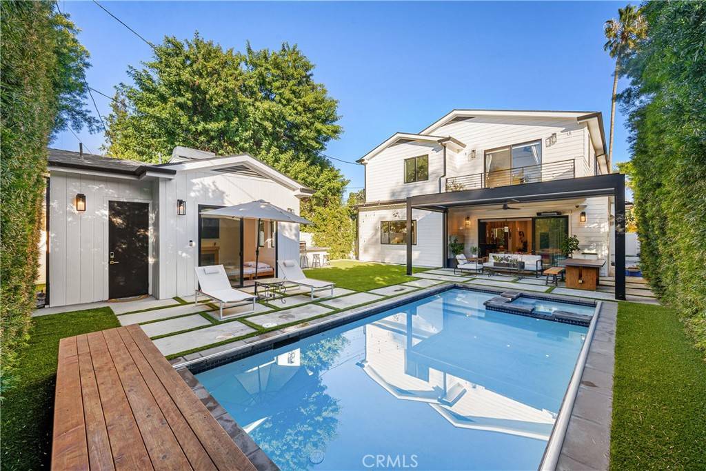 Sherman Oaks, CA 91423,4543 Lennox AVE