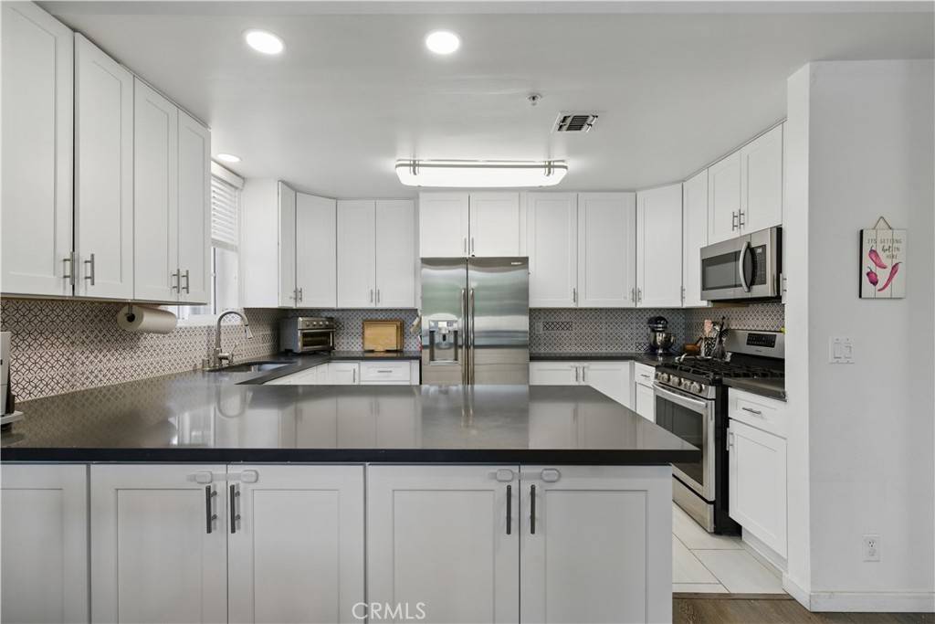 Studio City, CA 91602,11445 Moorpark ST #12