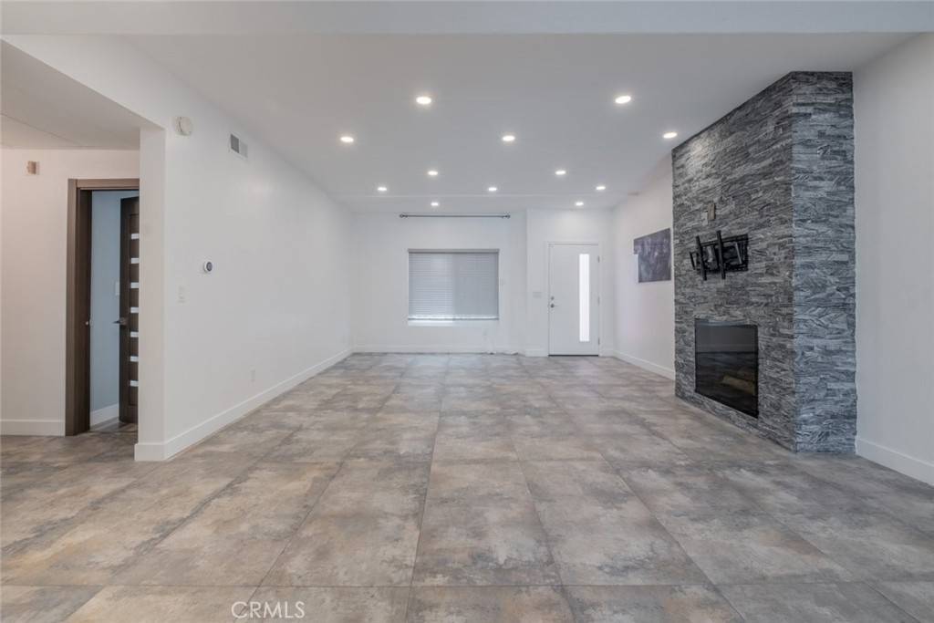 North Hollywood, CA 91605,6828 Laurel Canyon BLVD #106