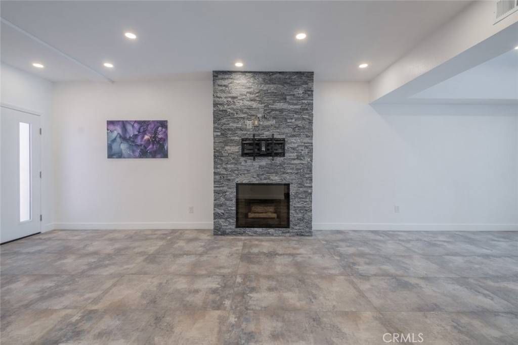 North Hollywood, CA 91605,6828 Laurel Canyon BLVD #106