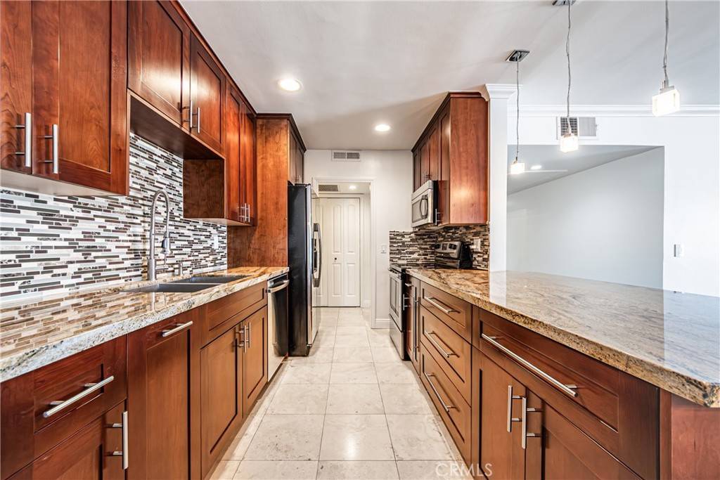 Encino, CA 91316,5454 Zelzah AVE #314