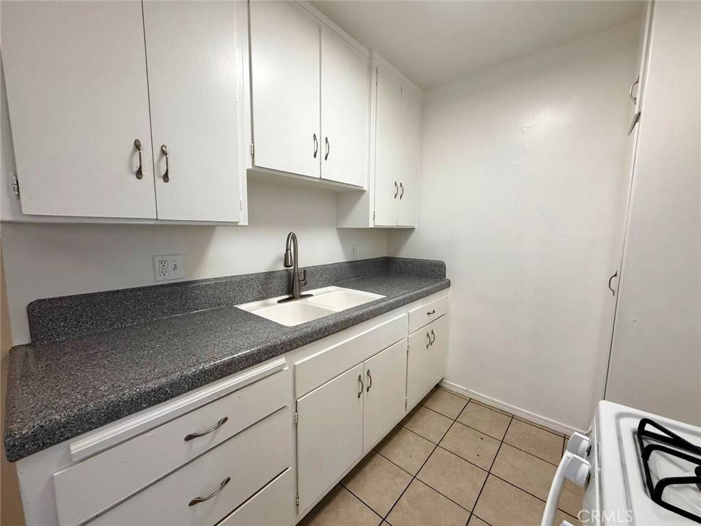 Canoga Park, CA 91304,8371 Northgate Ave #19
