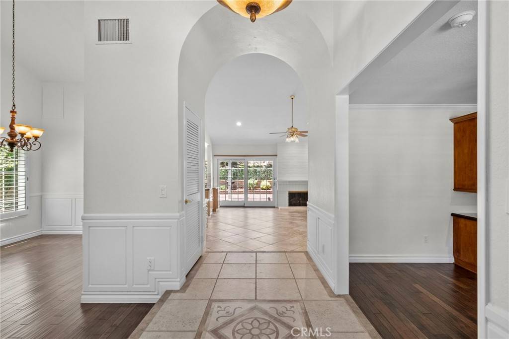 Valencia, CA 91355,25383 Fortuna DR