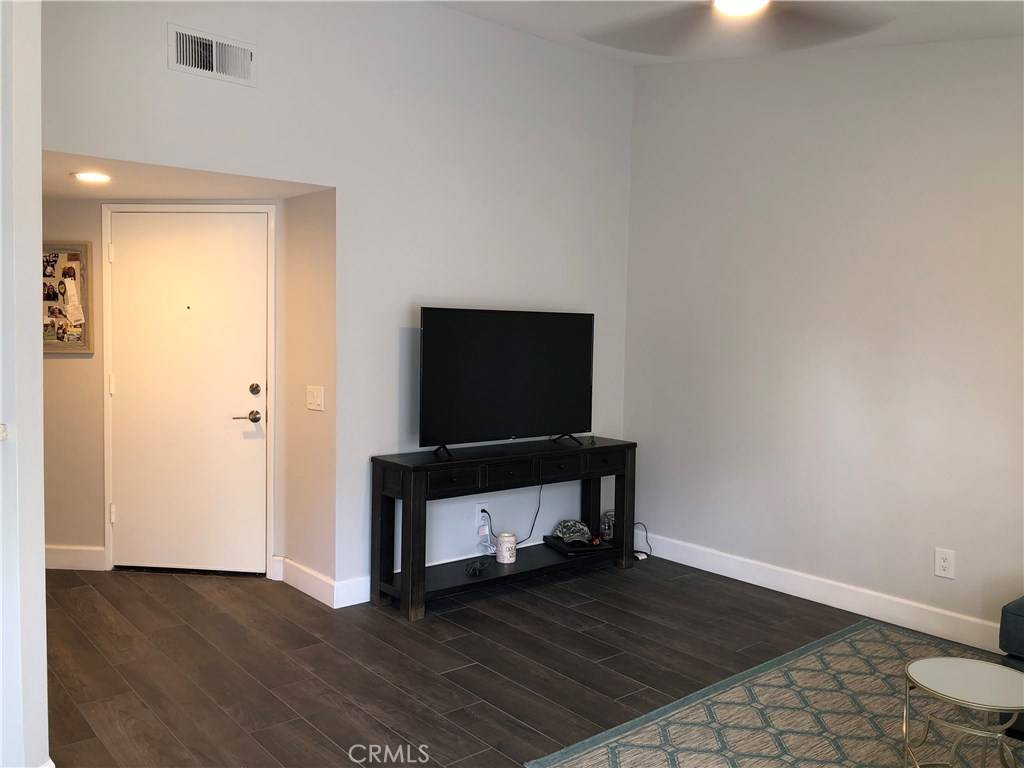 Corona, CA 92882,2556 Avenida del Vista #R202