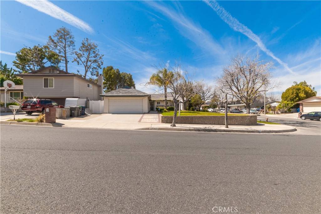 Newhall, CA 91321,26449 Ridge Vale DR