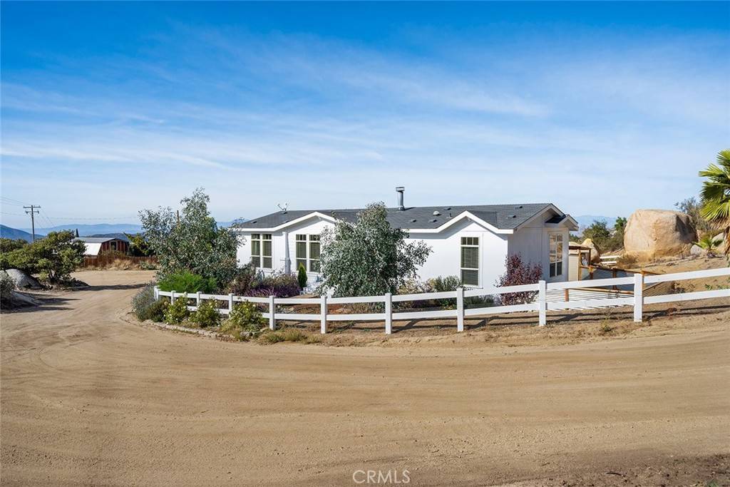 Sage, CA 92544,33069 Oak DR