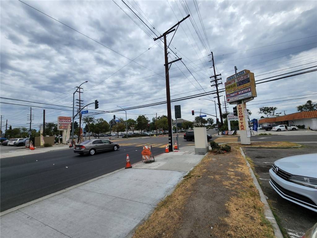 Fullerton, CA 92833,2300 W Valencia DR