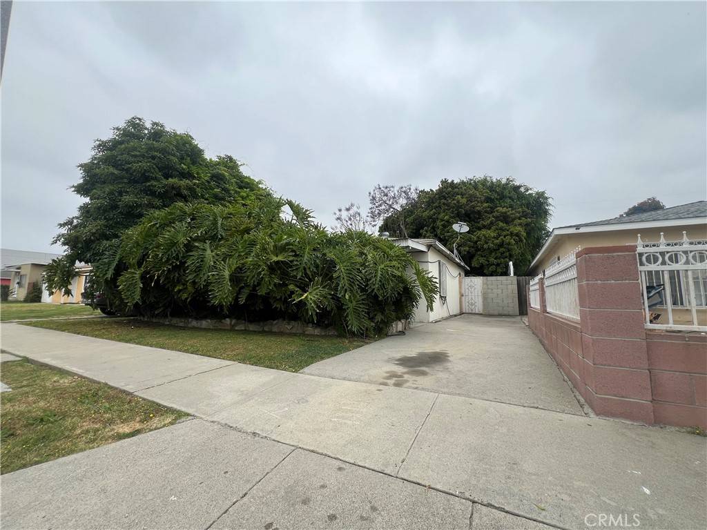 Carson, CA 90745,767 E Realty ST