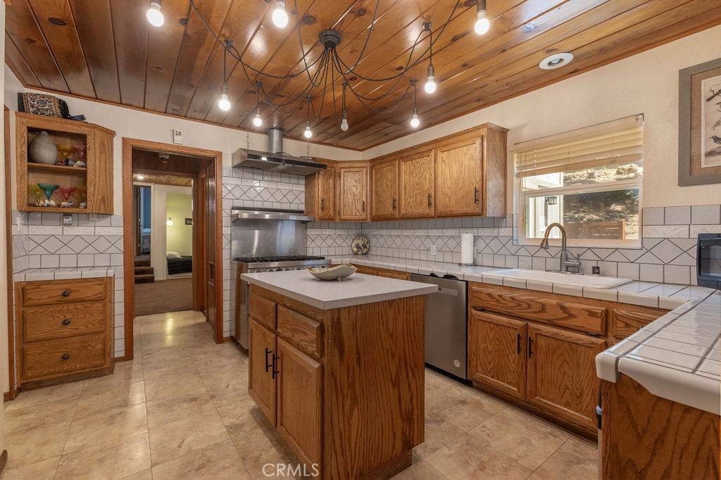 Big Bear Lake, CA 92315,983 Knickerbocker RD