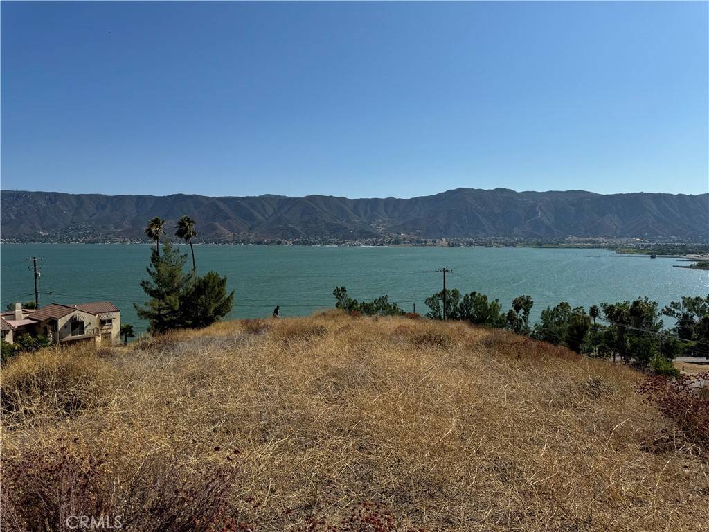 Lake Elsinore, CA 92530,0 Barkschat