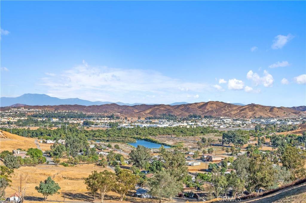 Lake Elsinore, CA 92530,29492 Nichols ST