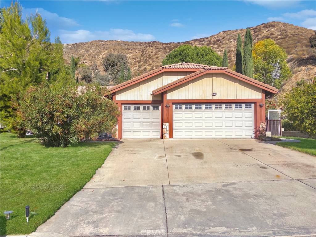 Highland, CA 92346,3722 Palm Crest DR