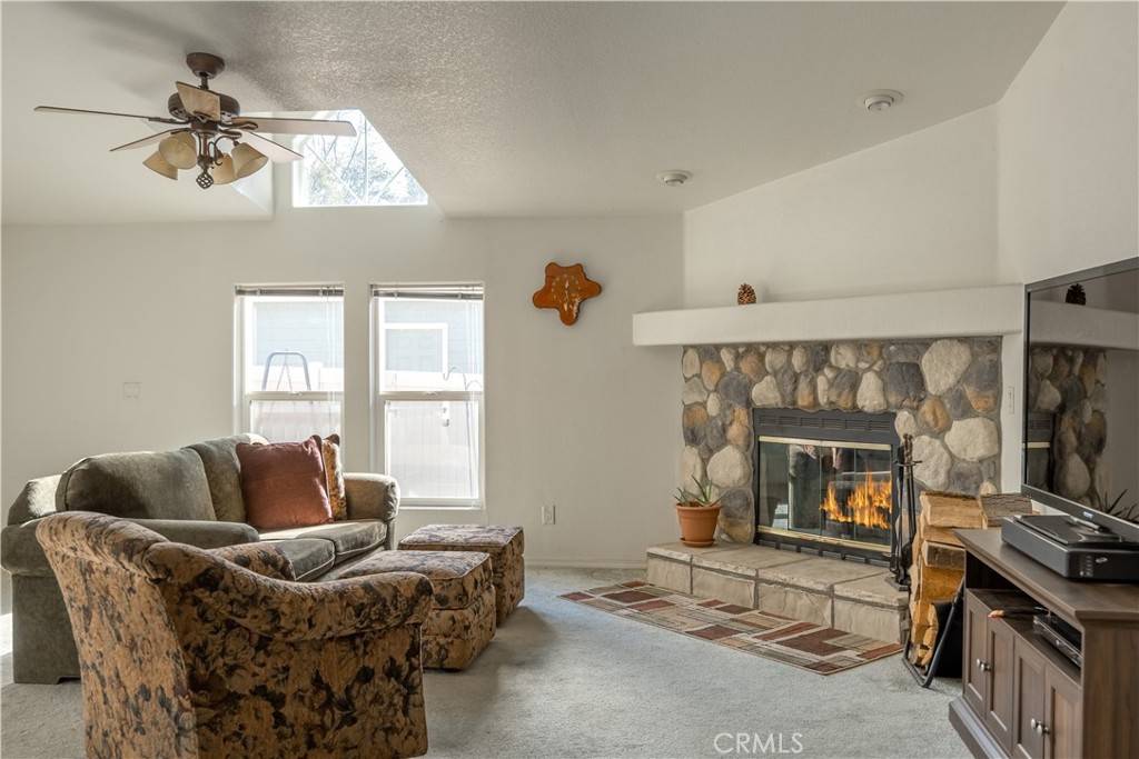 460 Sunset LN Sugarloaf, CA 92386