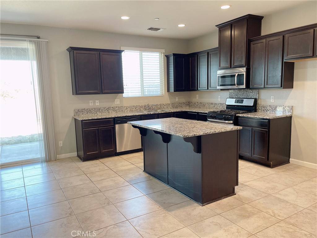 Tulare, CA 93274,2096 Alexander AVE