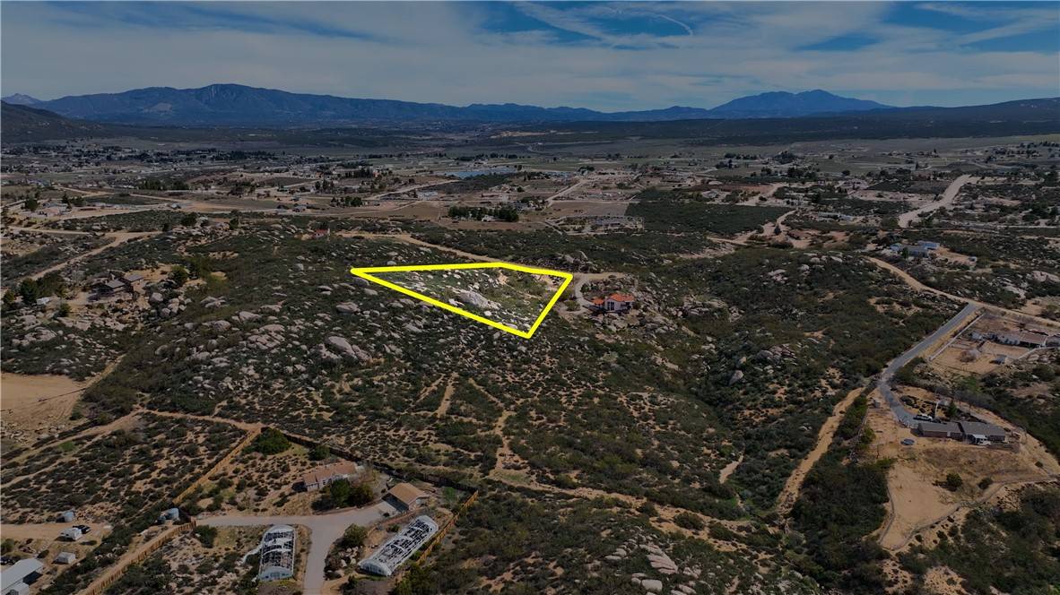 Aguanga, CA 92536,1027 Canyonside CT
