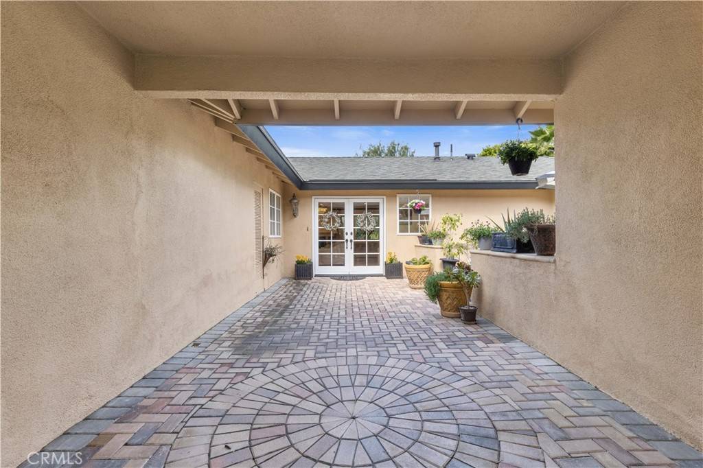 Fullerton, CA 92835,975 Verona DR