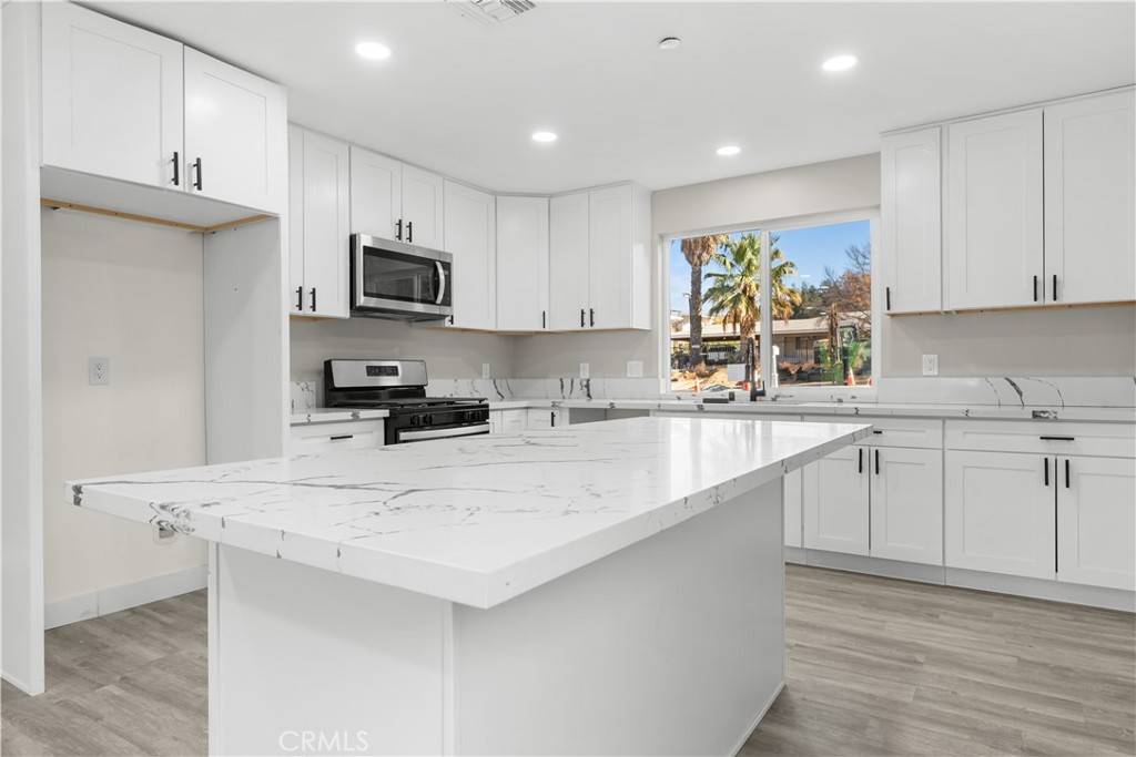 Lake Elsinore, CA 92530,315 Davis ST