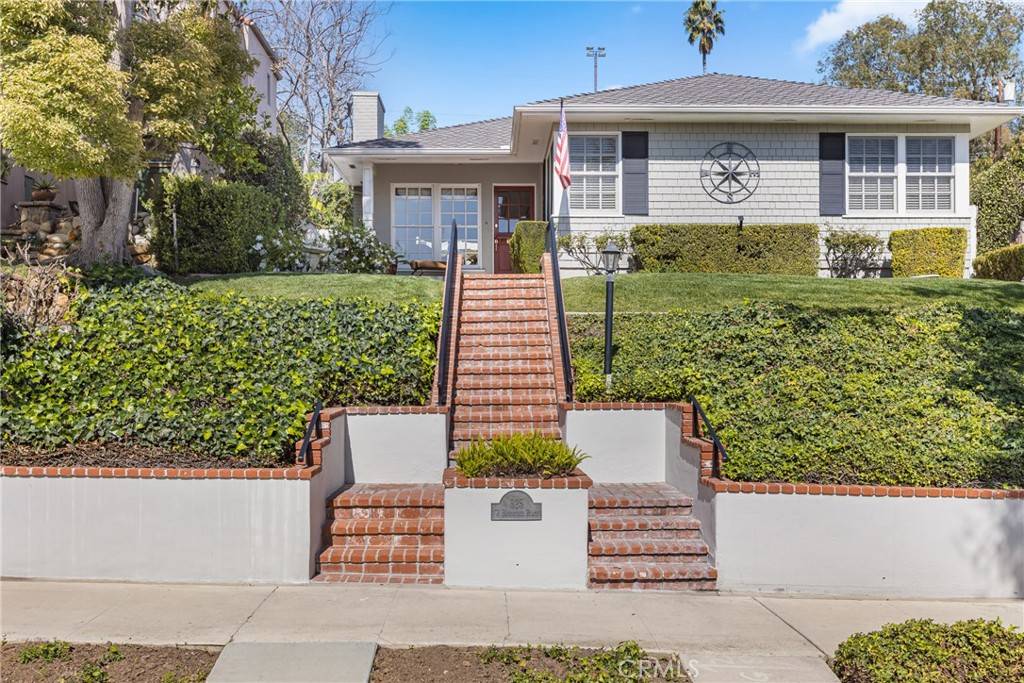 Fullerton, CA 92832,325 W Brookdale PL