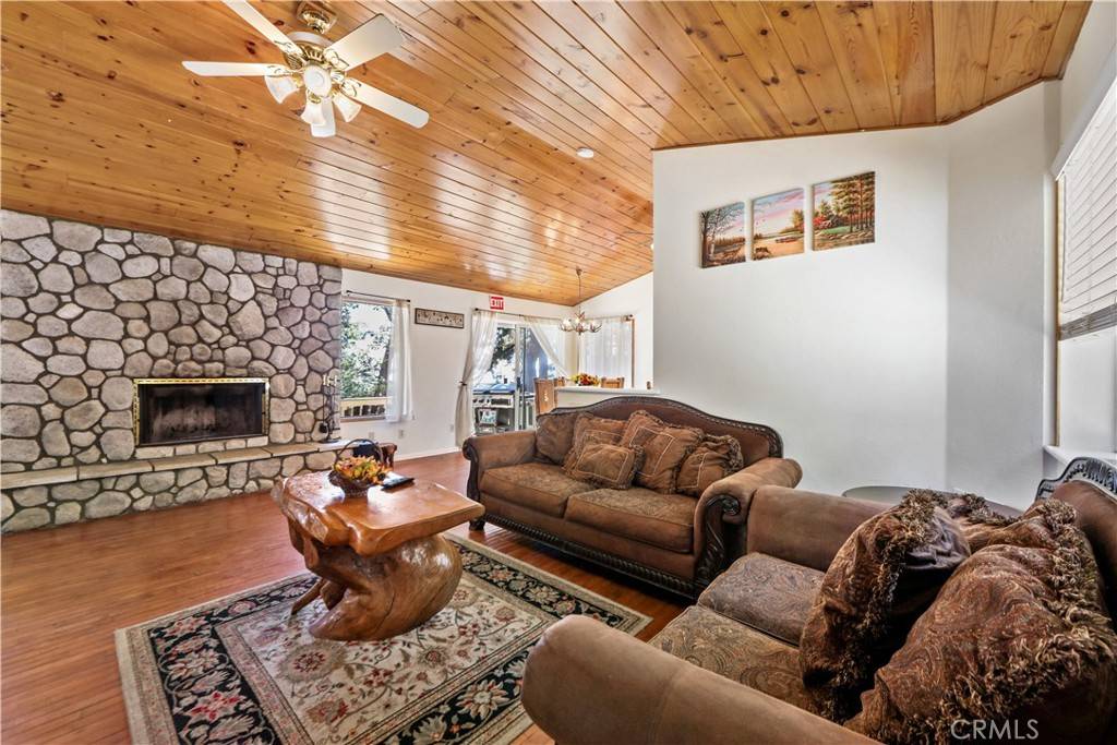 31505 Circle View Dr Running Springs, CA 92382