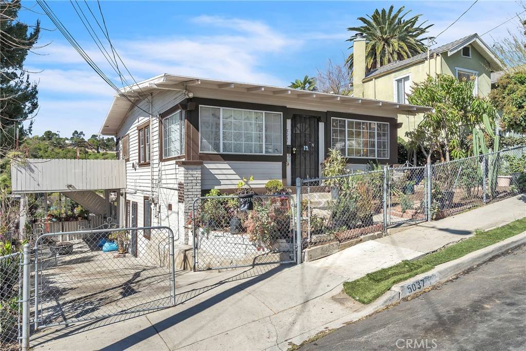 Los Angeles, CA 90042,5037 Montezuma ST
