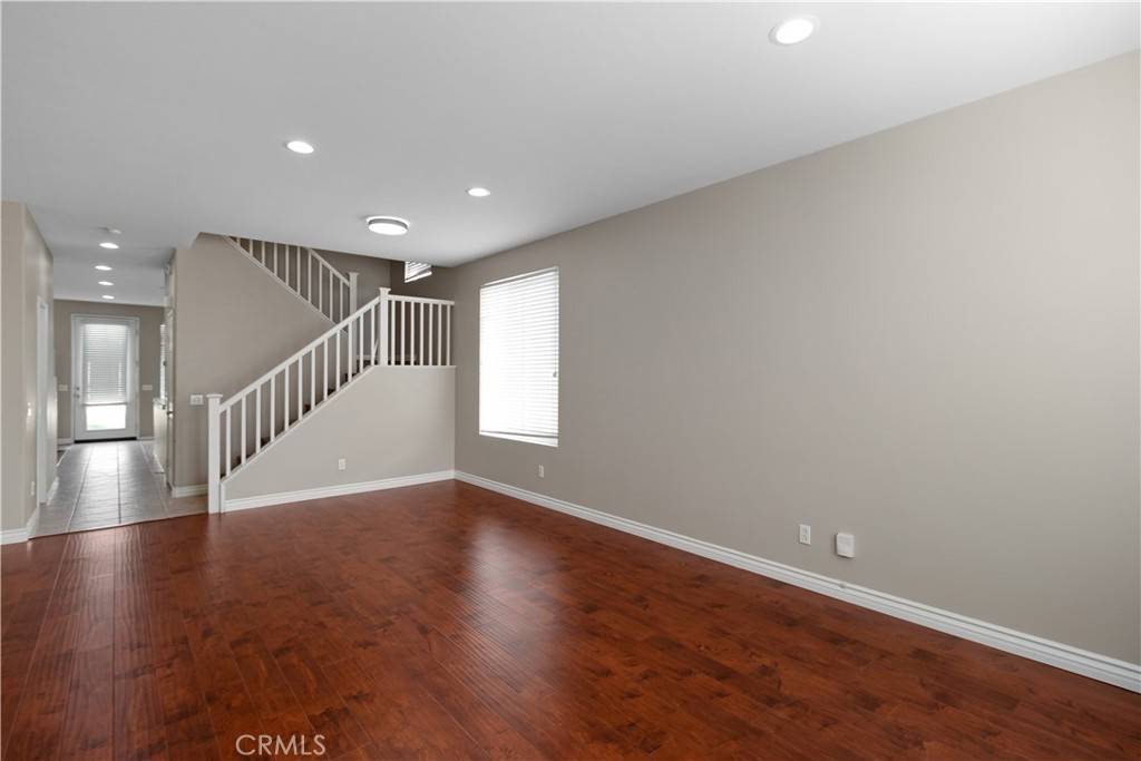 Corona, CA 92882,255 Roxanne LN #128