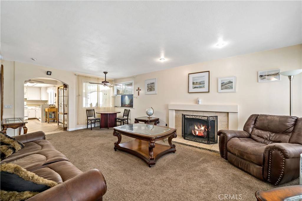 Hemet, CA 92543,305 King CT