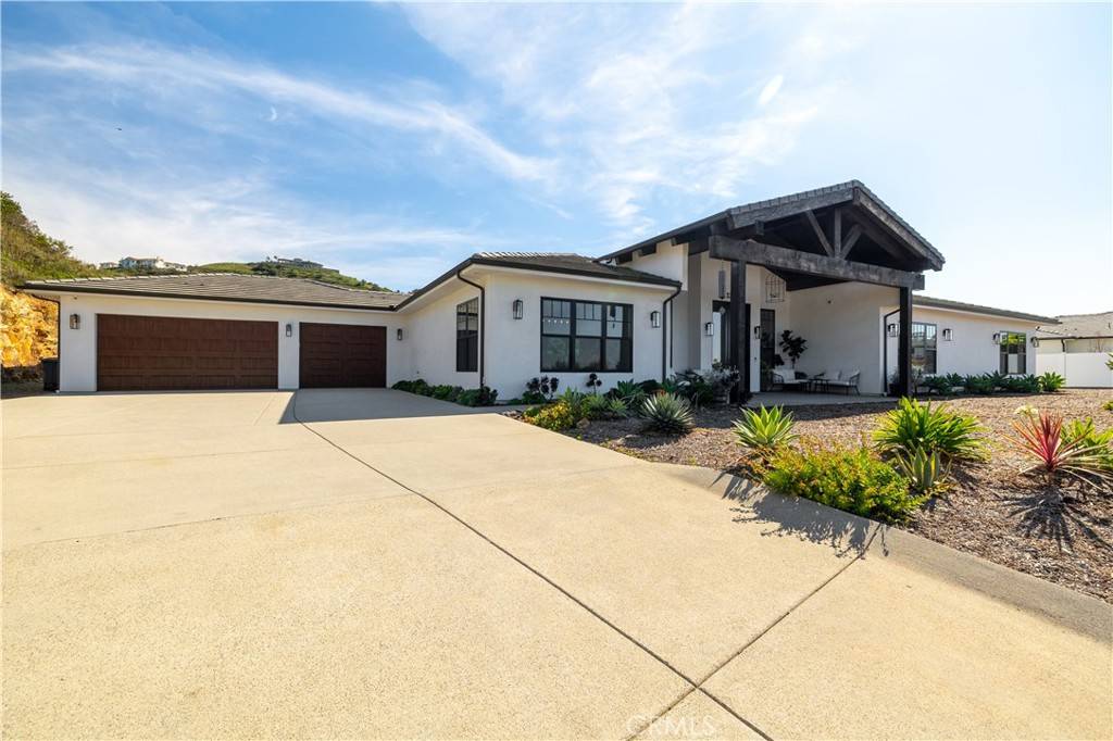 Vista, CA 92084,3325 Sagewood Hills RD