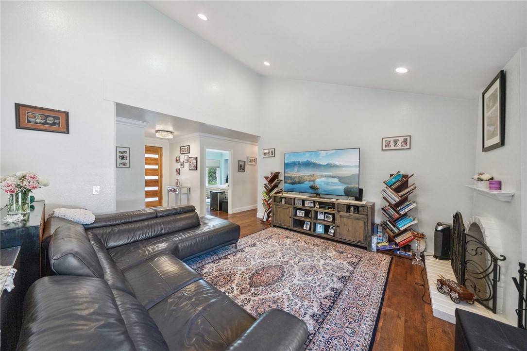 4042 Jeffrey DR Yorba Linda, CA 92886