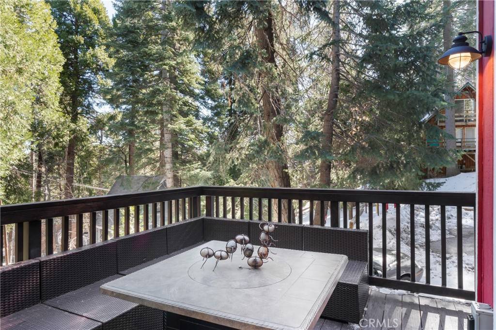 Lake Arrowhead, CA 92352,664 Circle DR