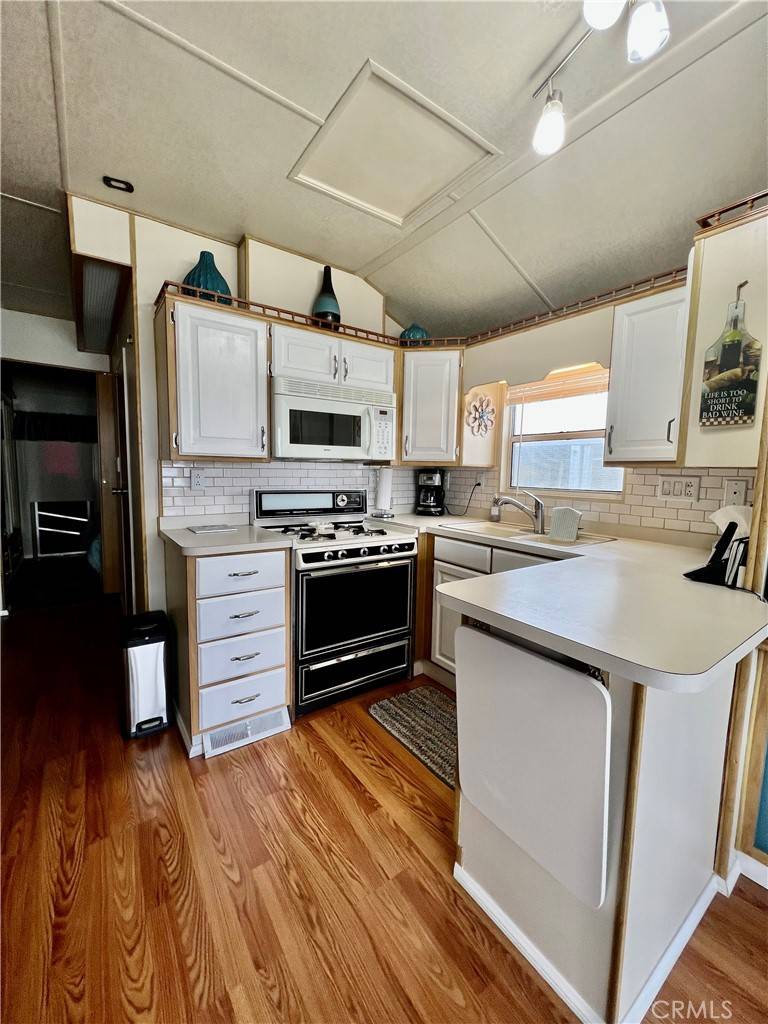 Hemet, CA 92545,1295 S Cawston AVE #6