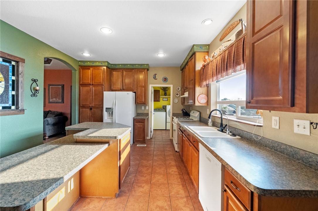Hemet, CA 92544,33327 Oak DR