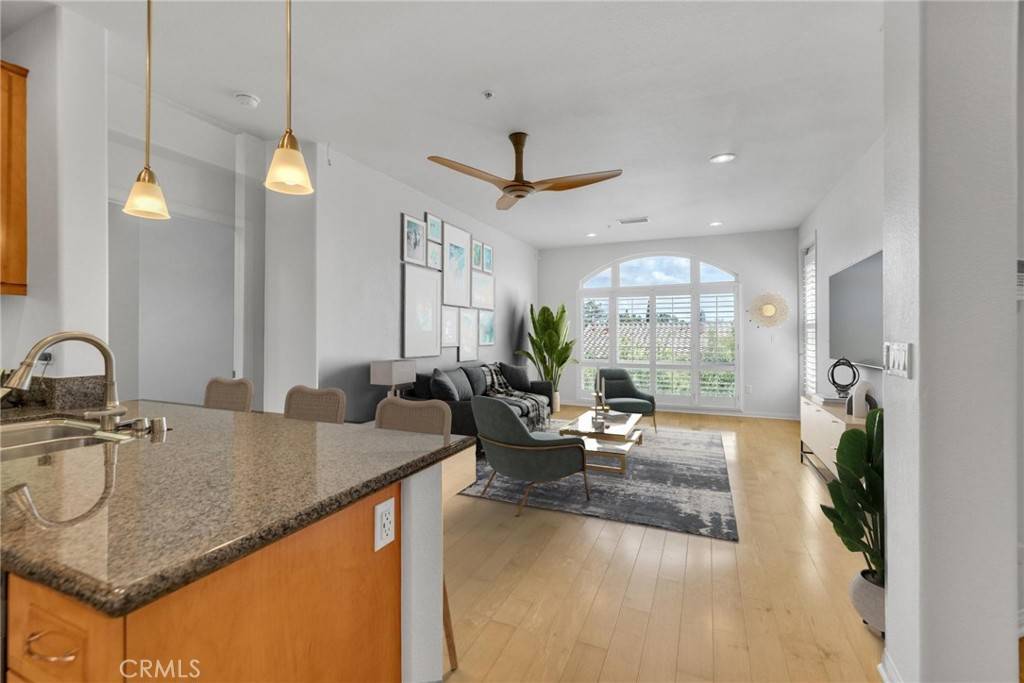 San Diego, CA 92130,3887 Pell Place #414