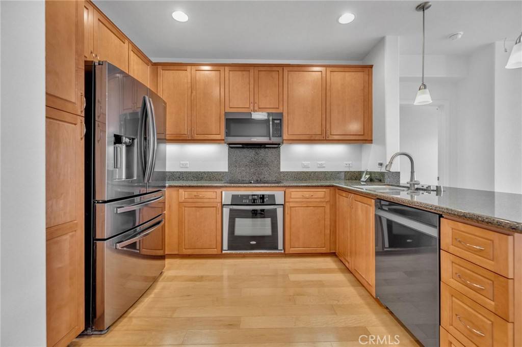 San Diego, CA 92130,3887 Pell Place #414