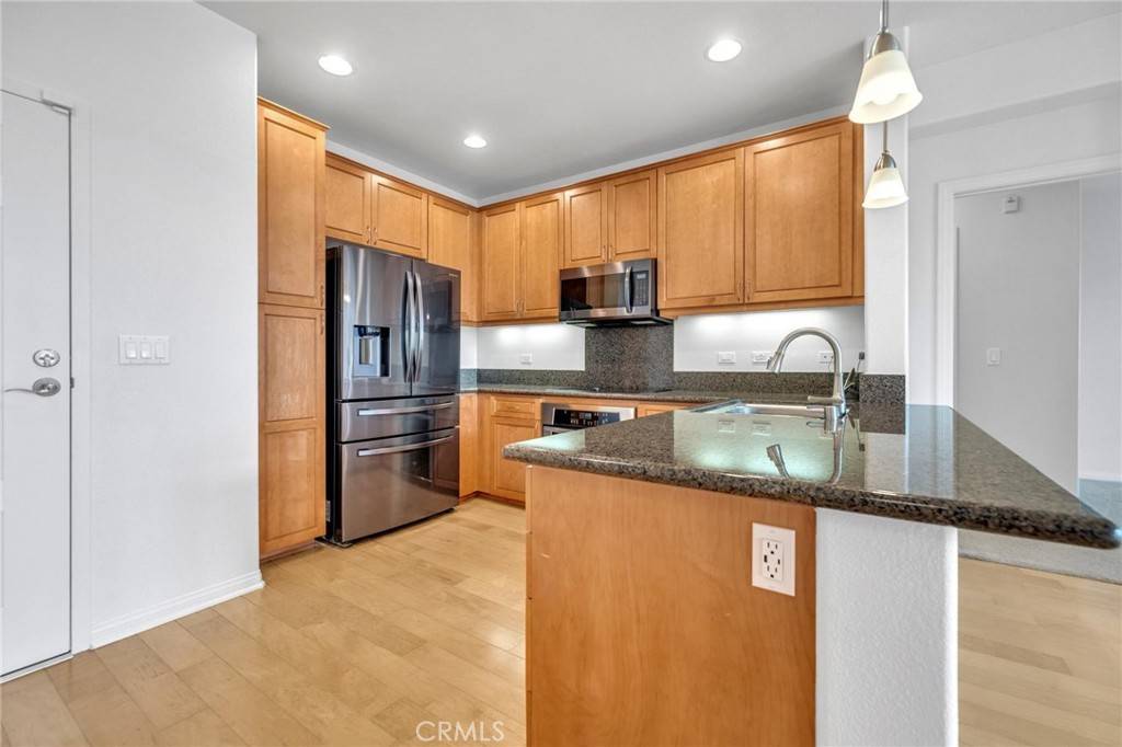 San Diego, CA 92130,3887 Pell Place #414