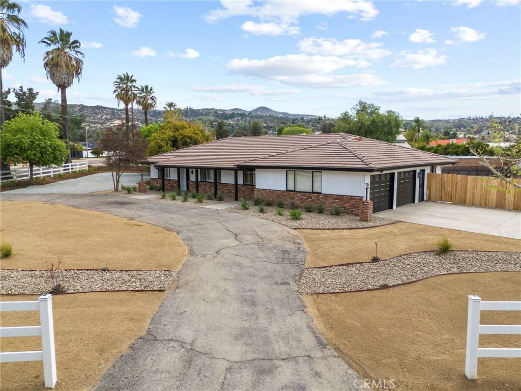 Hemet, CA 92544,27265 Hemet ST
