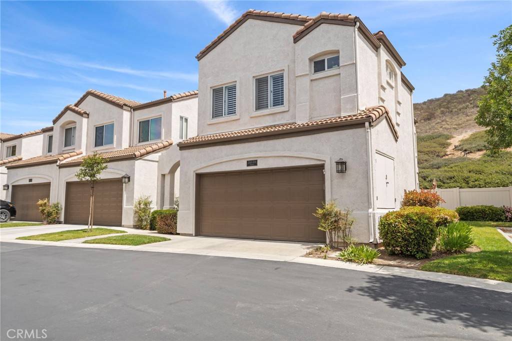 Corona, CA 92879,2161 Triador ST #104