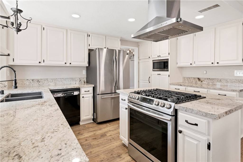 Murrieta, CA 92562,40887 Blazing Star CT