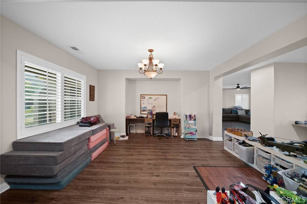 20536 Black Walnut CT Wildomar, CA 92595