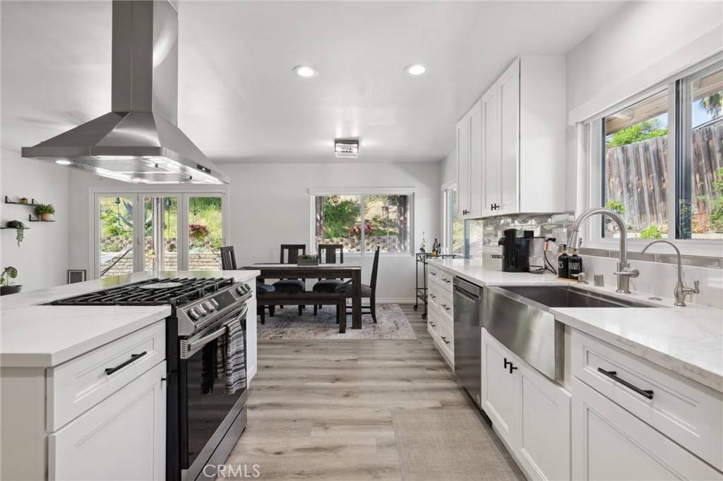 2211 Sunset DR Escondido, CA 92025