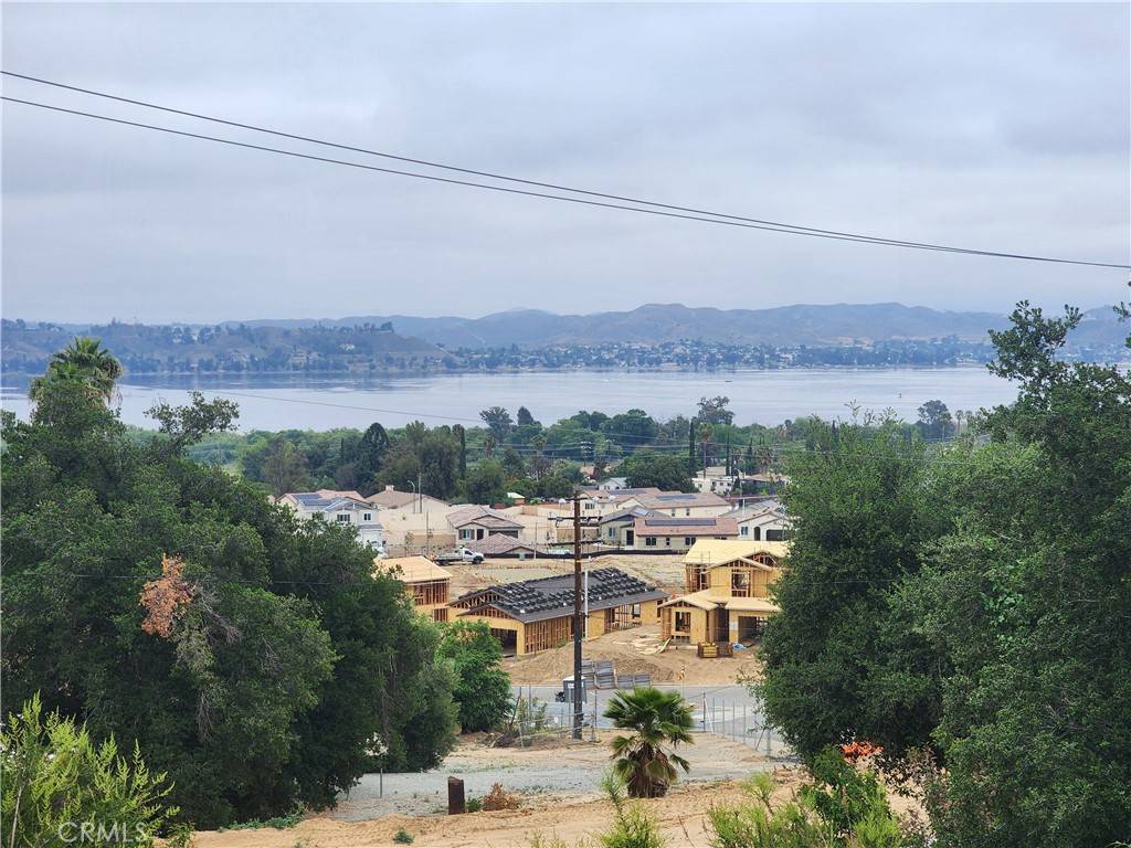 Lake Elsinore, CA 92530,29 Lakeview