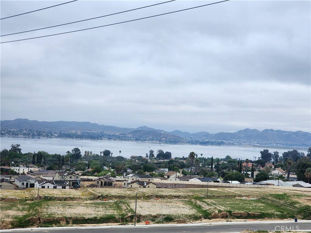 Lake Elsinore, CA 92530,30 Lakeview