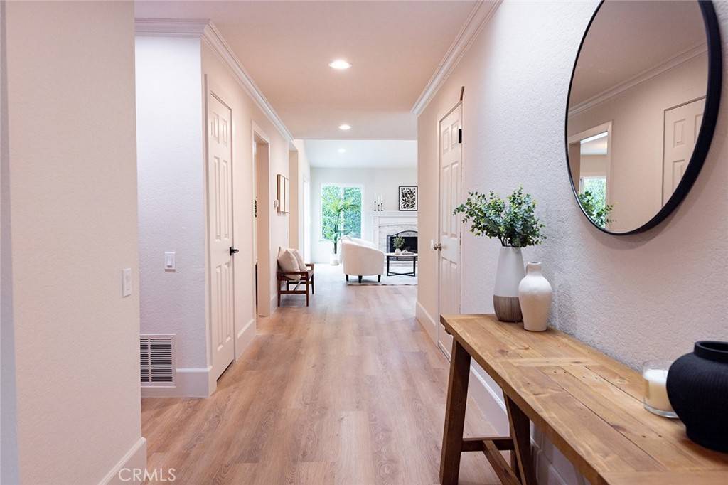 Mission Viejo, CA 92692,23993 Delantal