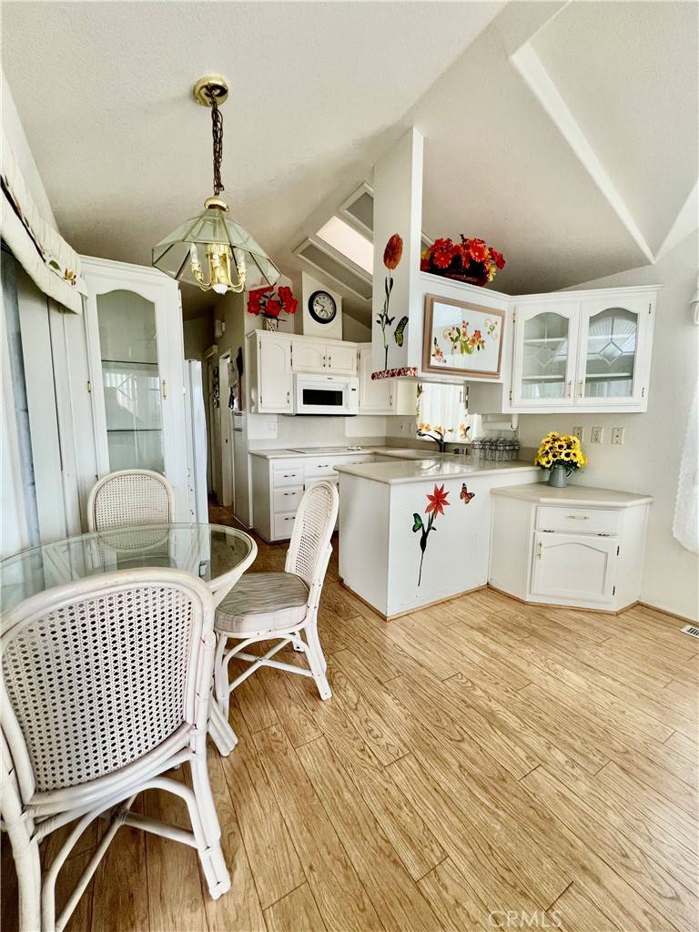 Hemet, CA 92545,1295 S Cawston AVE #118