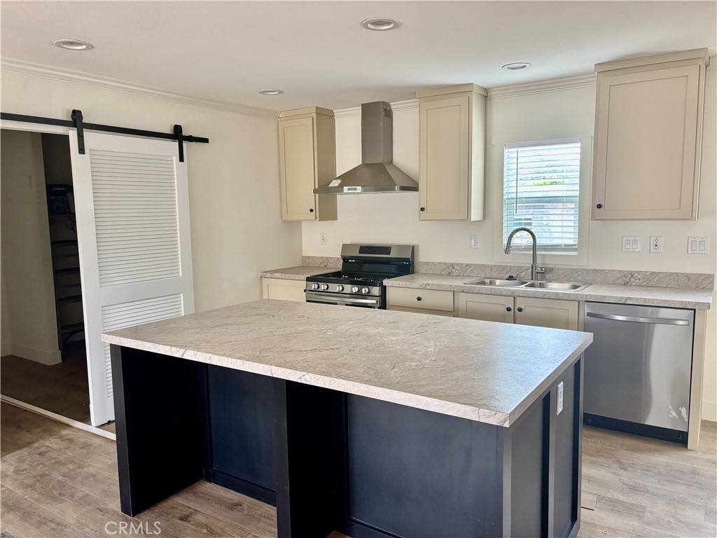 Lake Elsinore, CA 92530,407 Lookout