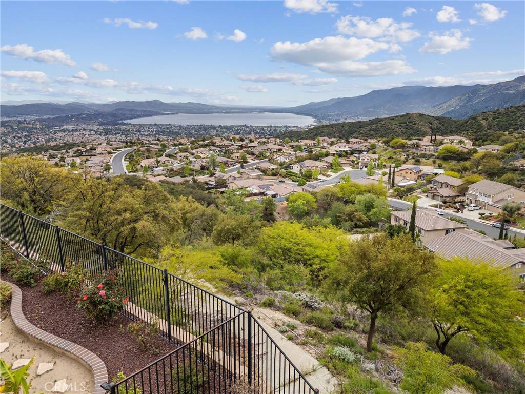 Lake Elsinore, CA 92530,29221 Crescent Ridge DR