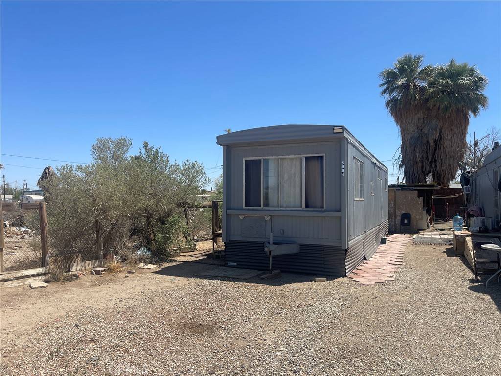 Niland, CA 92257,8004 International Blvd #B
